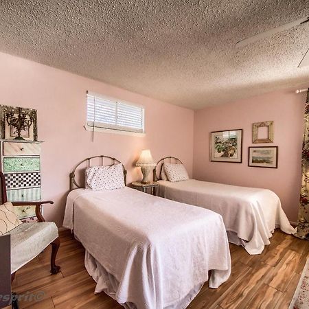Binky'S Nest Apartment Fredericksburg Bagian luar foto