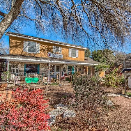 Binky'S Nest Apartment Fredericksburg Bagian luar foto