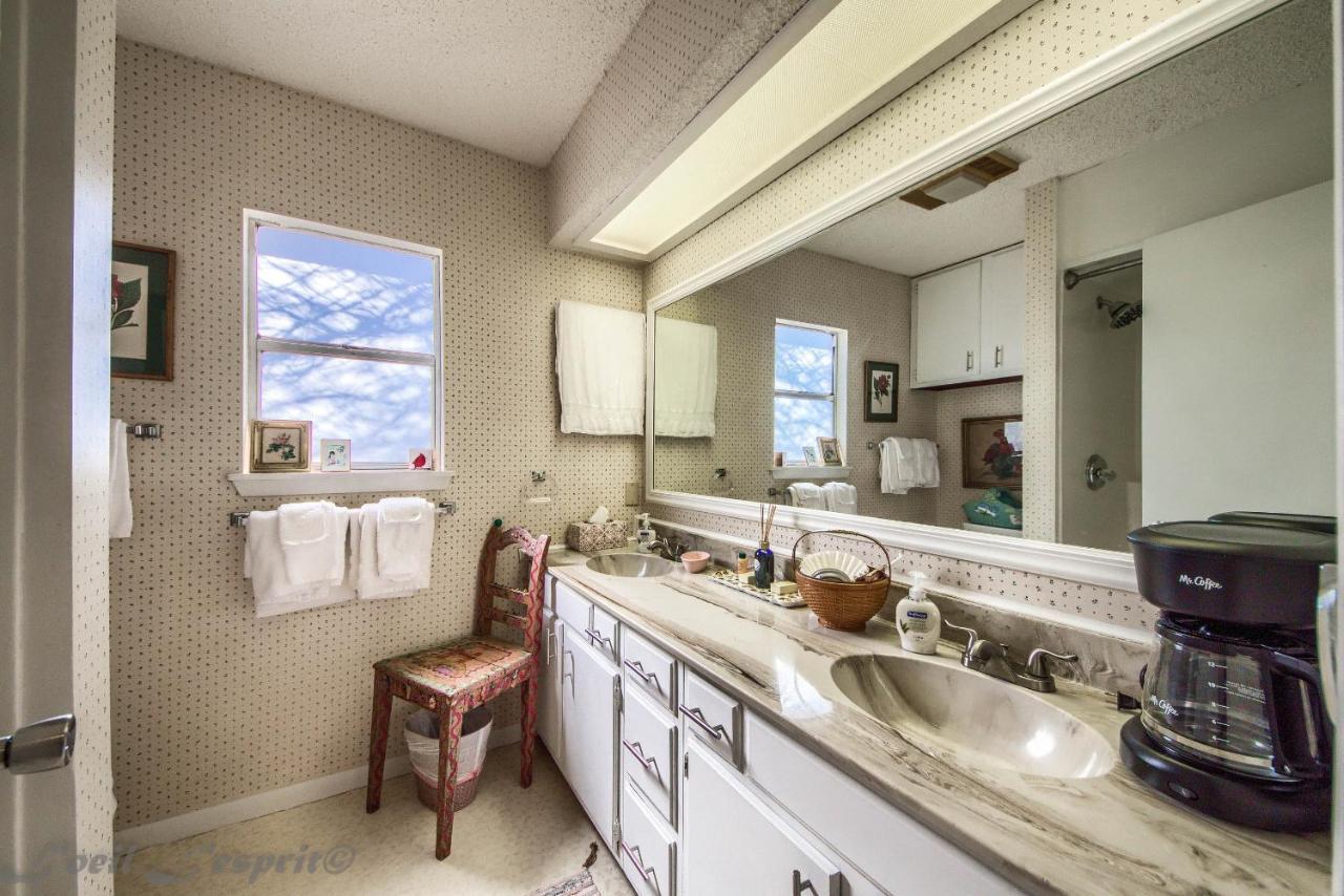 Binky'S Nest Apartment Fredericksburg Bagian luar foto