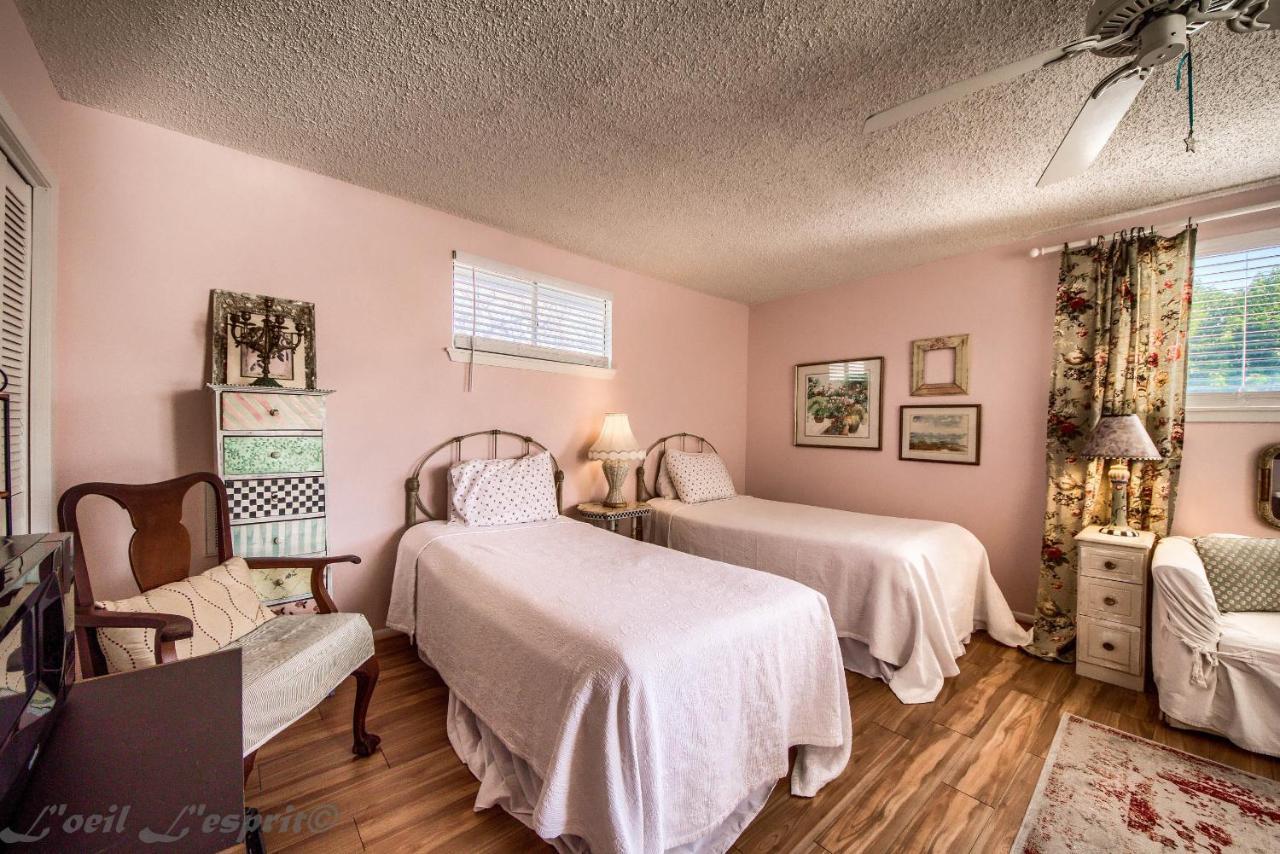 Binky'S Nest Apartment Fredericksburg Bagian luar foto