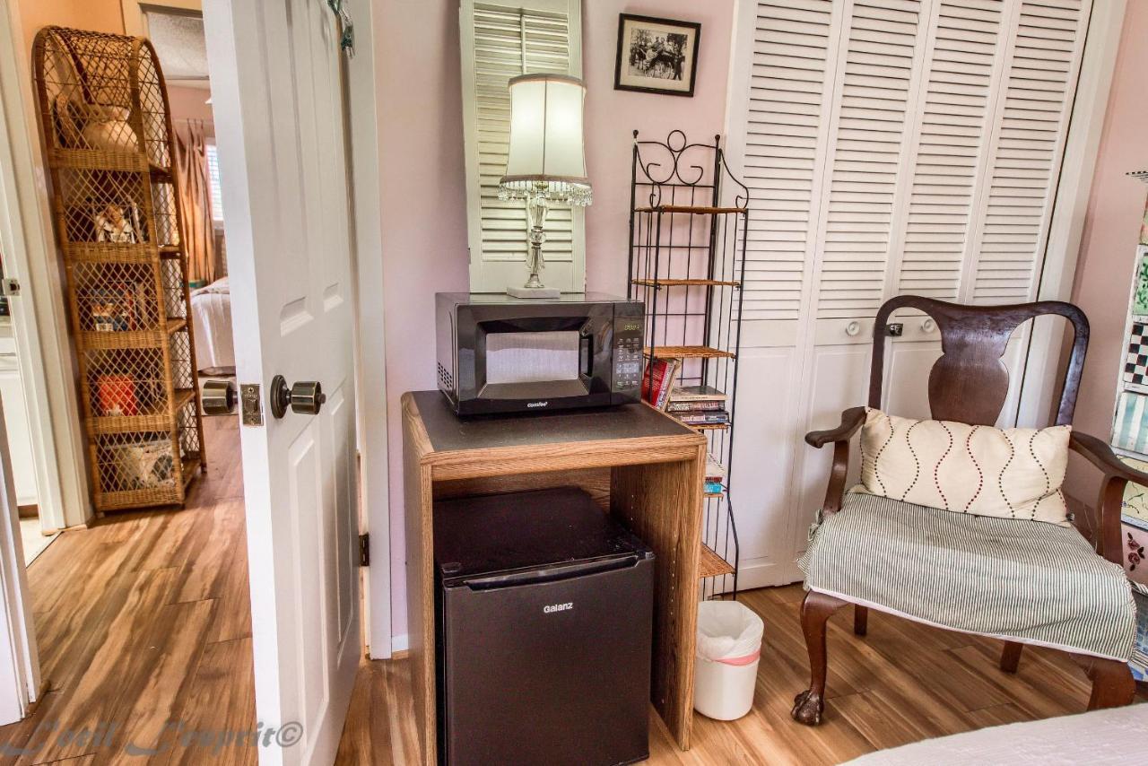 Binky'S Nest Apartment Fredericksburg Bagian luar foto