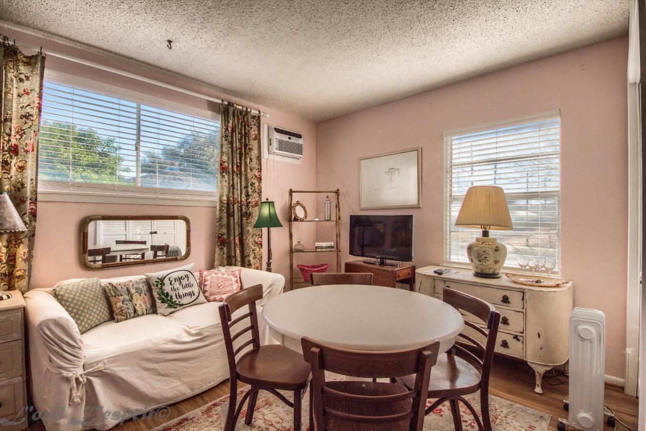 Binky'S Nest Apartment Fredericksburg Bagian luar foto