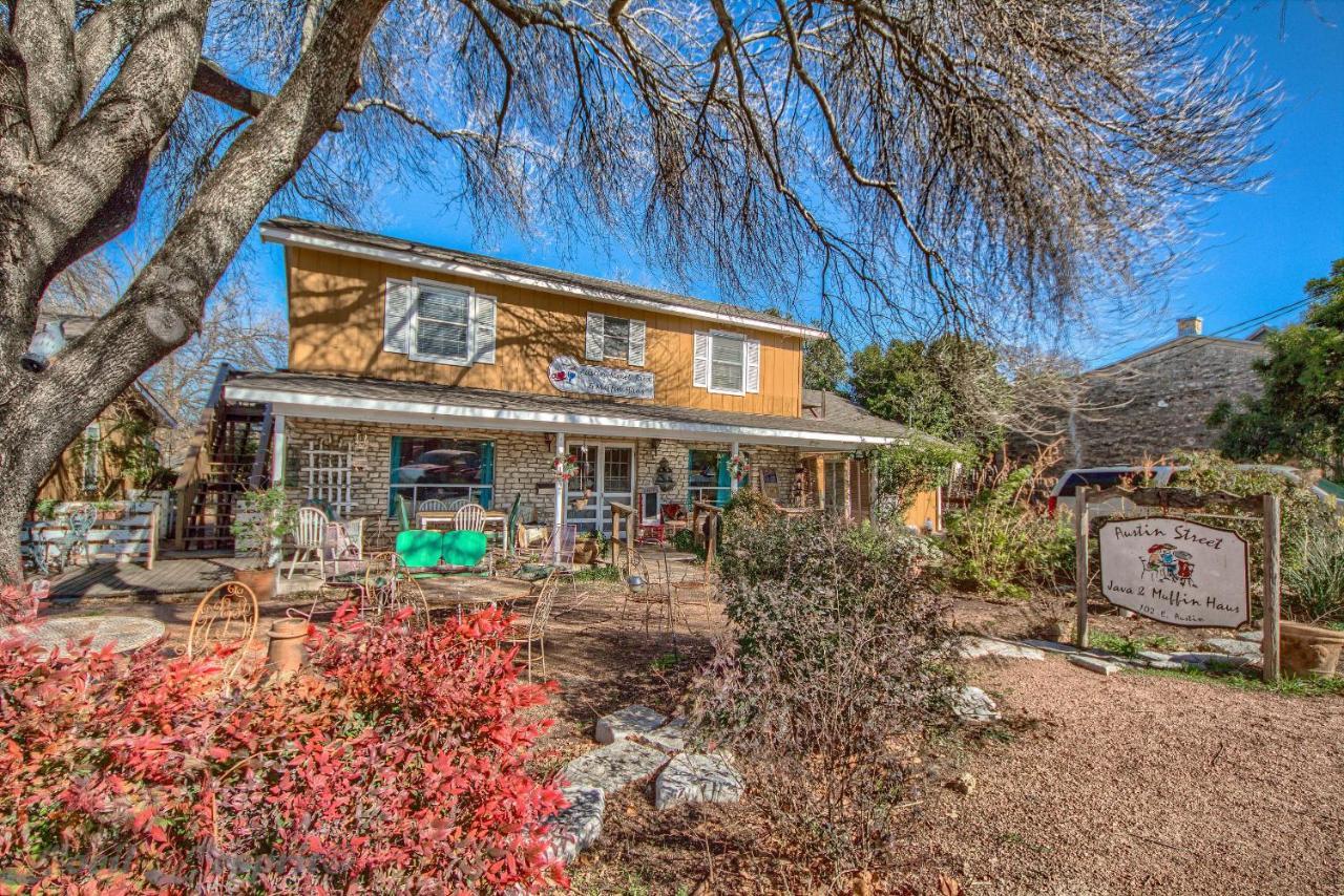 Binky'S Nest Apartment Fredericksburg Bagian luar foto
